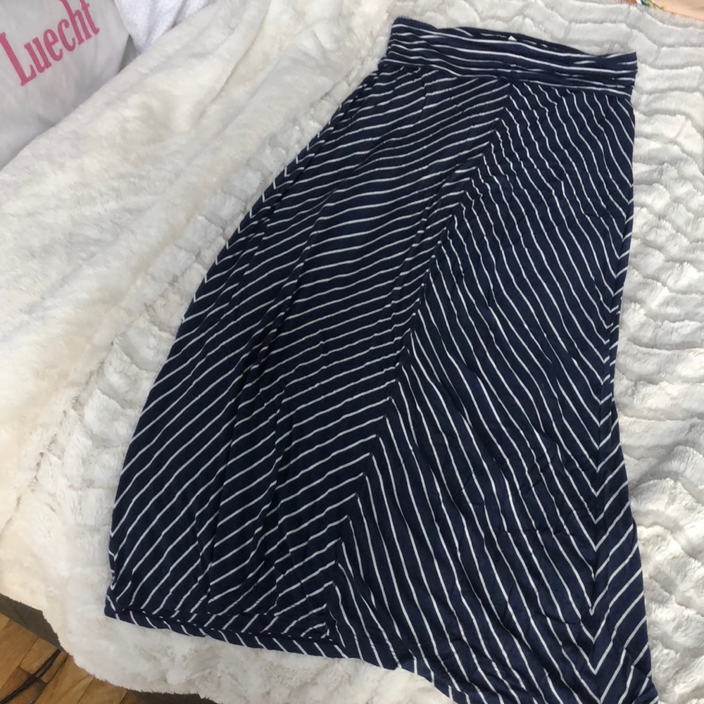 ⛄️White & navy blue maxi skirt⛄️
